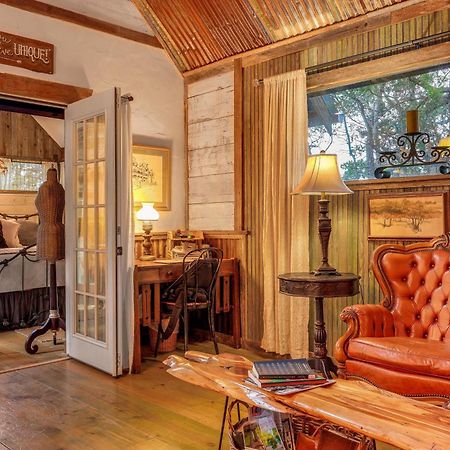 Pet-Friendly Wimberley Cabin With Fire Pit And Hot Tub Eksteriør billede