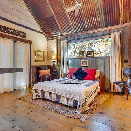 Pet-Friendly Wimberley Cabin With Fire Pit And Hot Tub Eksteriør billede