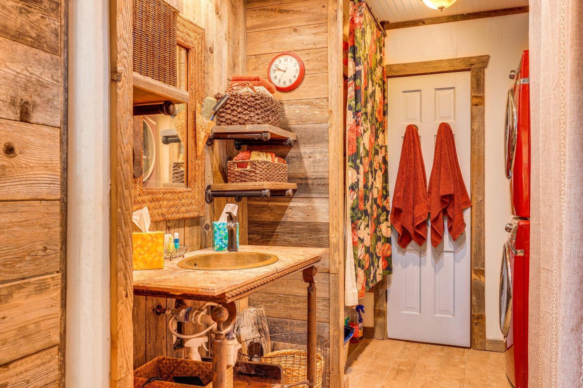 Pet-Friendly Wimberley Cabin With Fire Pit And Hot Tub Eksteriør billede