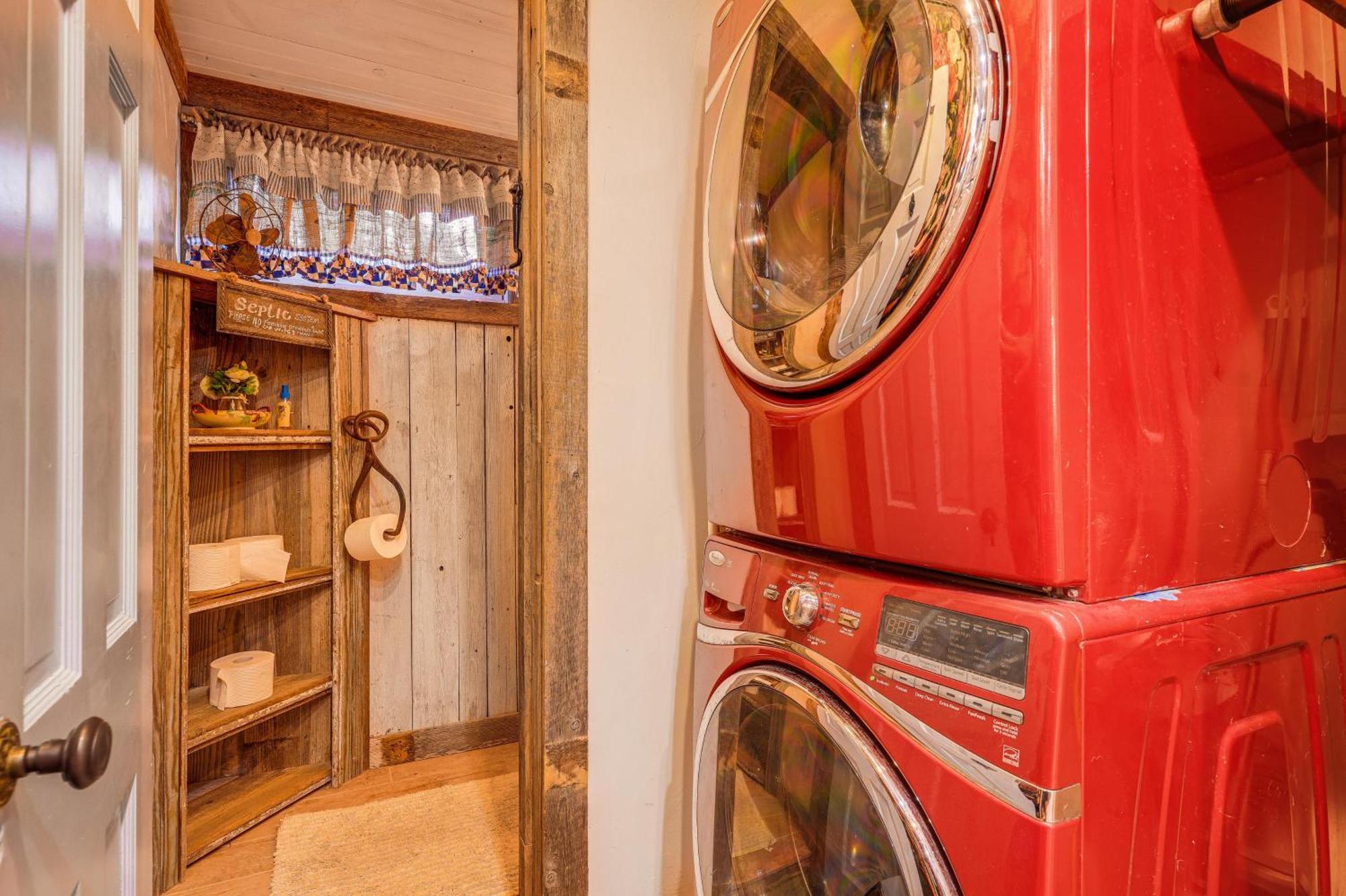 Pet-Friendly Wimberley Cabin With Fire Pit And Hot Tub Eksteriør billede