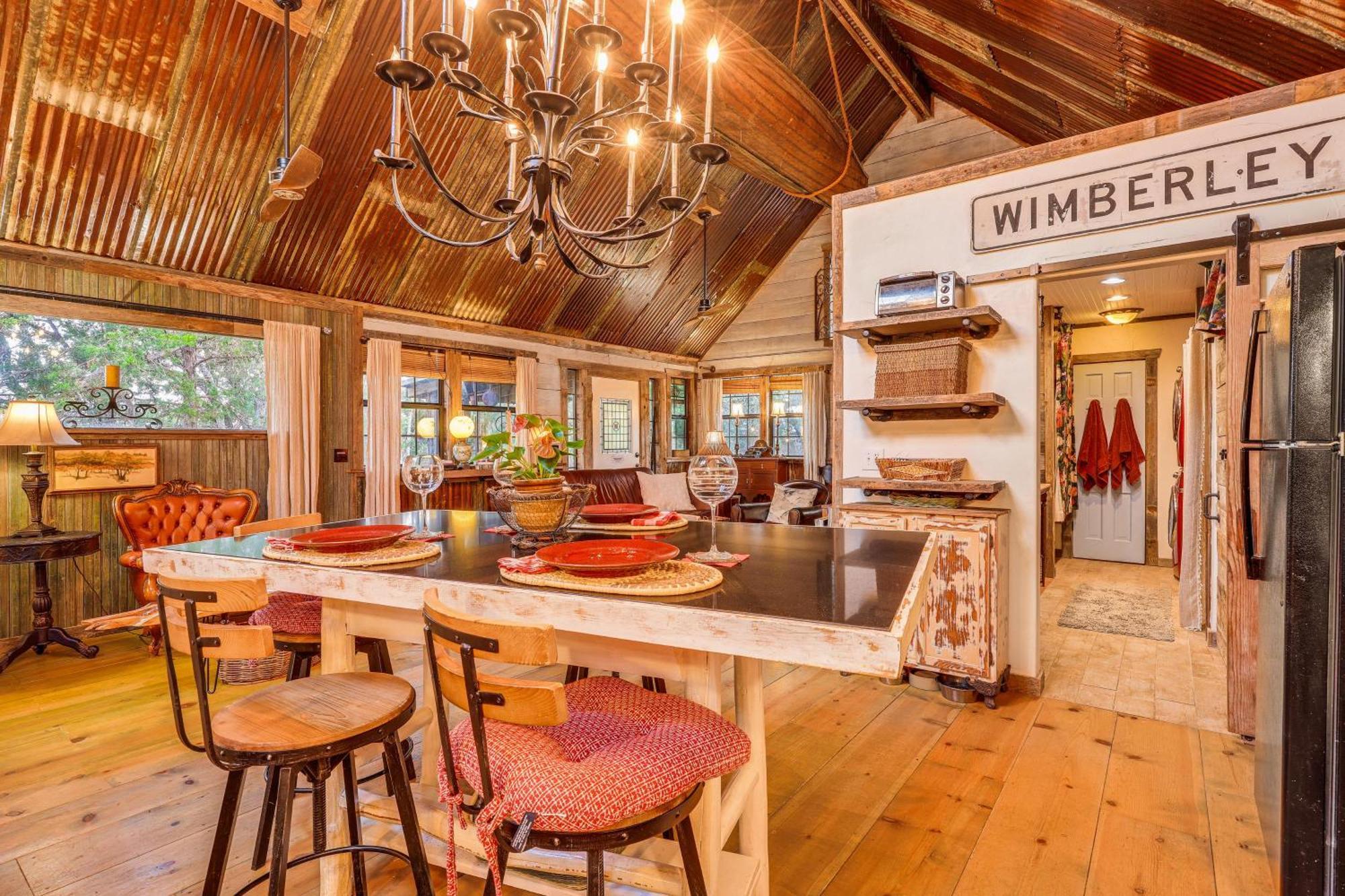 Pet-Friendly Wimberley Cabin With Fire Pit And Hot Tub Eksteriør billede