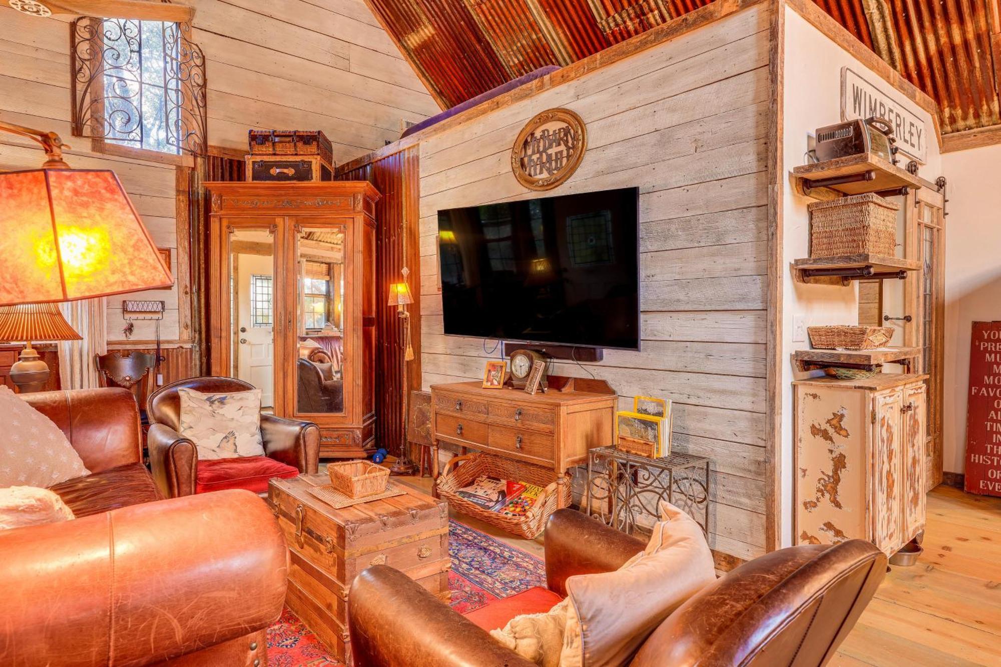 Pet-Friendly Wimberley Cabin With Fire Pit And Hot Tub Eksteriør billede