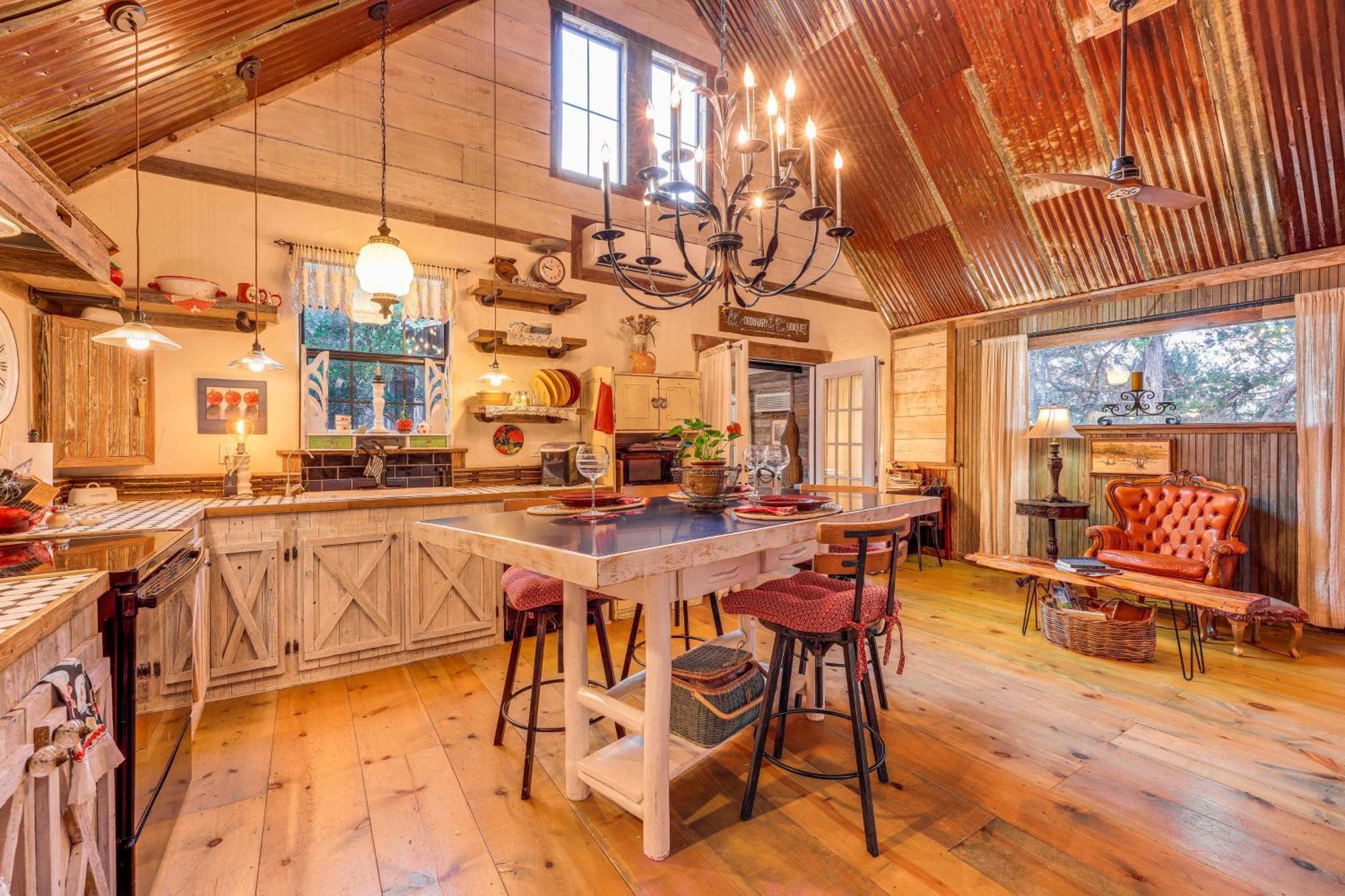 Pet-Friendly Wimberley Cabin With Fire Pit And Hot Tub Eksteriør billede