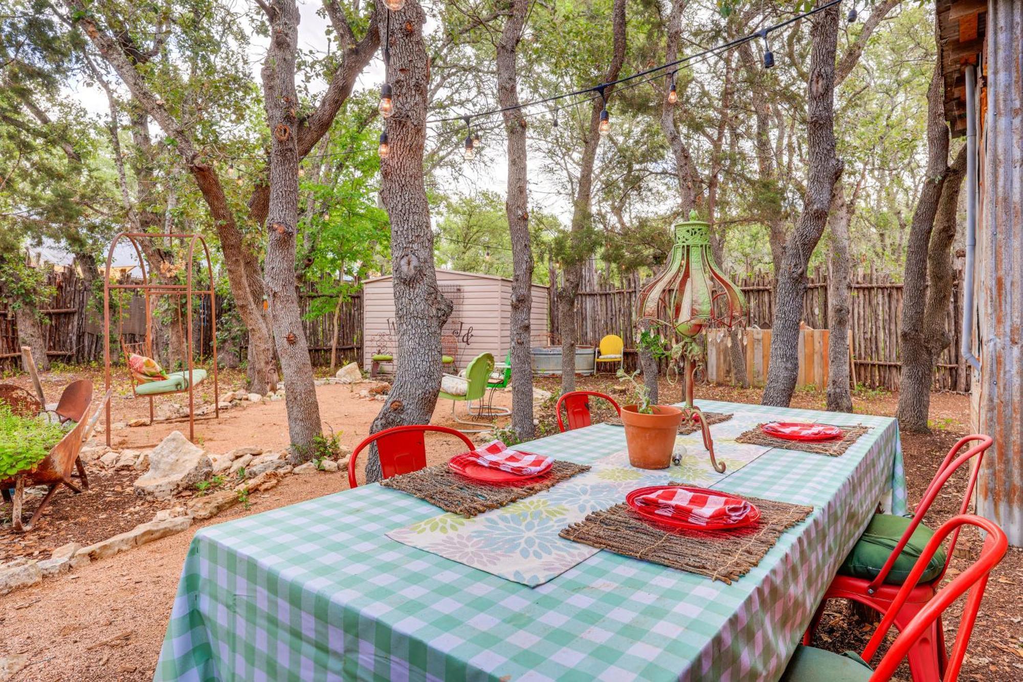 Pet-Friendly Wimberley Cabin With Fire Pit And Hot Tub Eksteriør billede