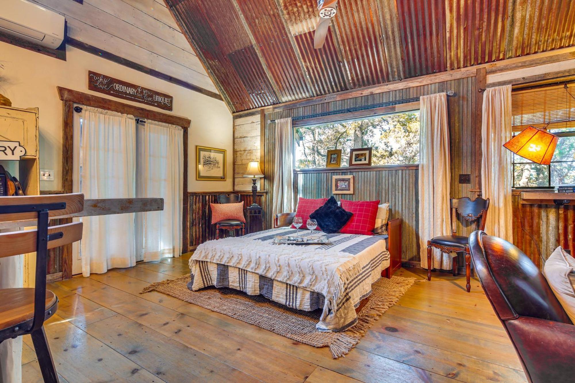 Pet-Friendly Wimberley Cabin With Fire Pit And Hot Tub Eksteriør billede